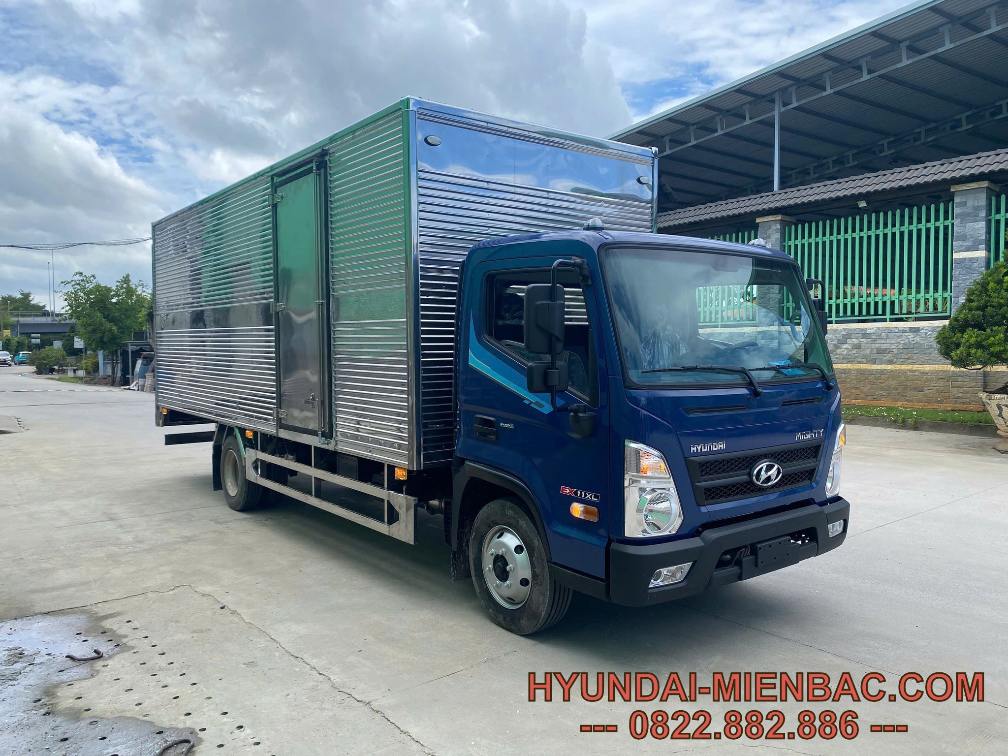 xe-tai-hyundai-mighty-ex11xl-7-tan-thung-kin-6-2-met-cabon-vuong (1)