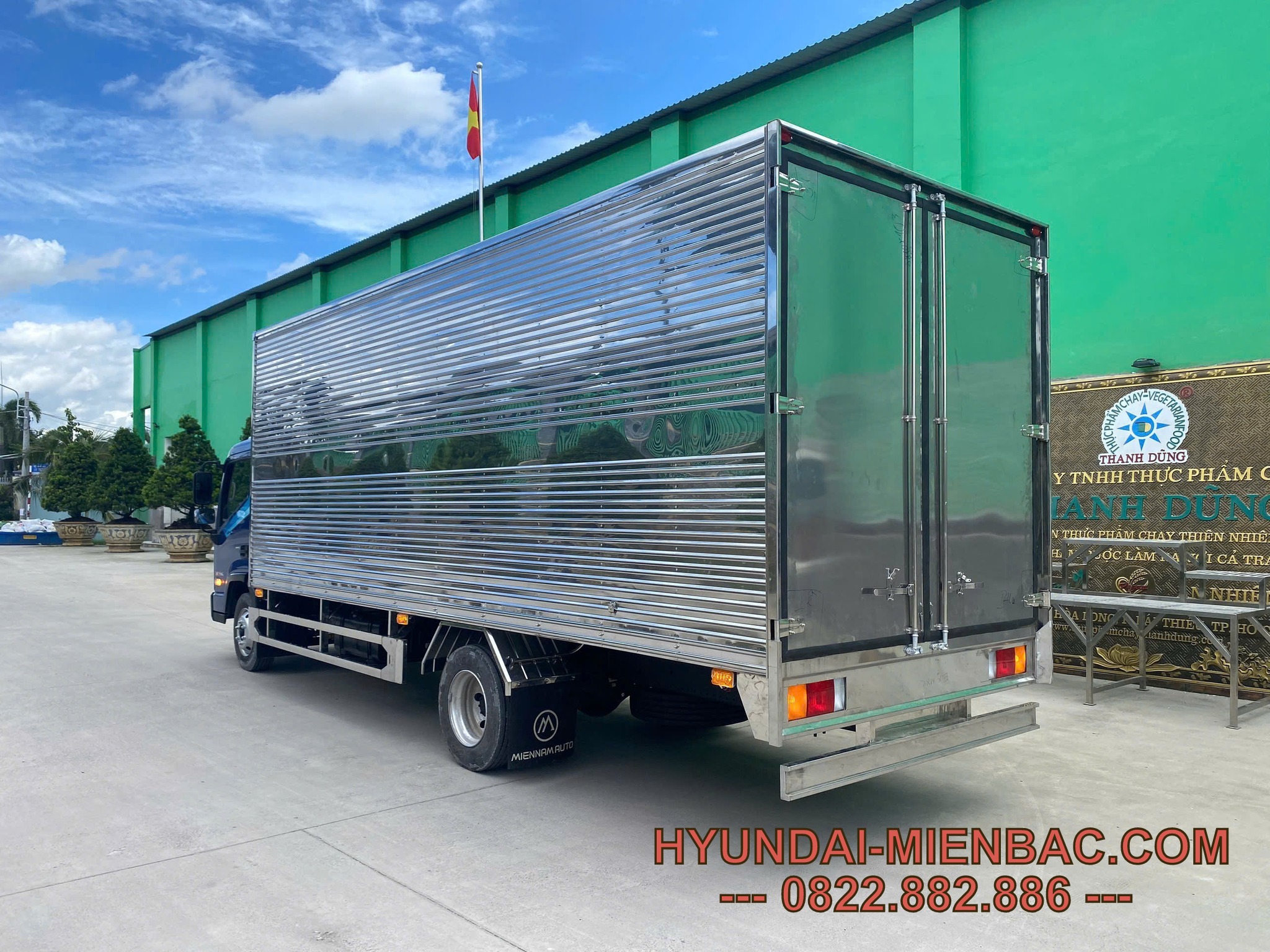 xe-tai-hyundai-mighty-ex11xl-7-tan-thung-kin-6-2-met-cabon-vuong (2)